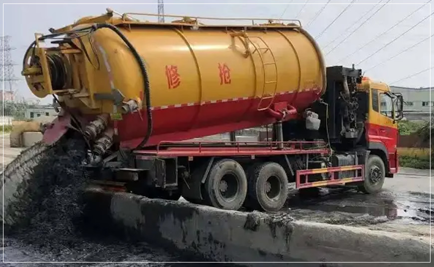 银海区污水池清理